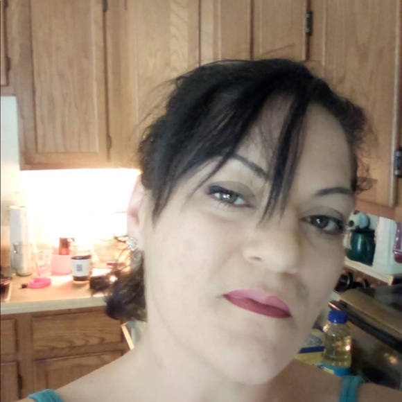 Meet your Posher, Jennifer - Picture 1 of 1